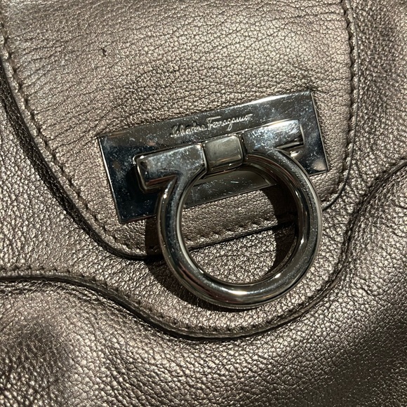 Salvatore Ferragamo Shoulder Bag in Metallic Gold - Picture 2 of 12